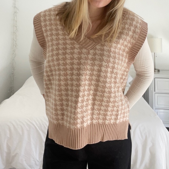 Checkered cream and brown sweater vest. Thrifted. Worn once. - Picture 2 of 6